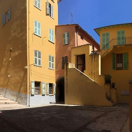 Between The Roofs Of Menton Old Town And The Sea מראה חיצוני תמונה